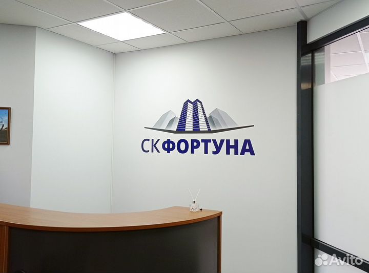 Вертикальная печать на стенах