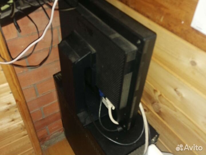 Монитор, системный блок и колонки
