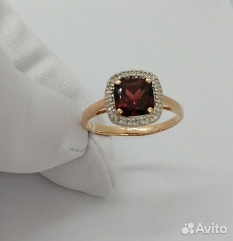 Золотое кольцо с камнем 17,5р