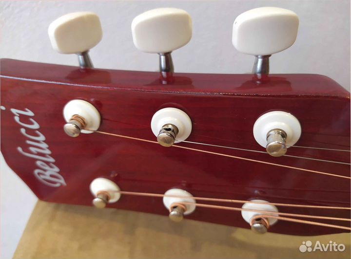 Акустическая гитара