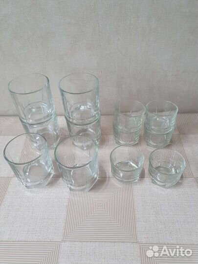 Стеклянные стаканы, фужеры, рюмки