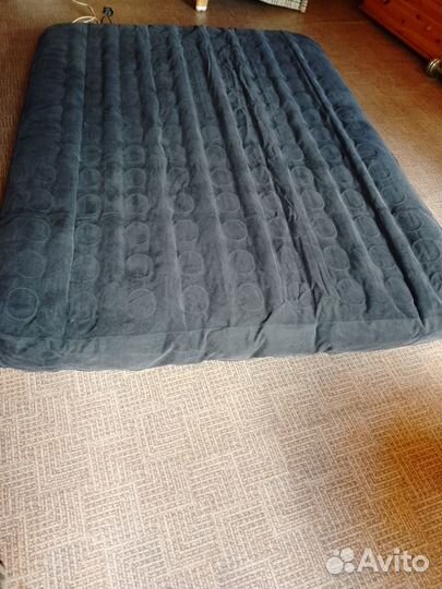 Матрас надувной двуспальный intex со встроенным на