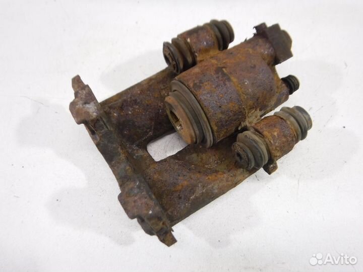 Суппорт передний левый Chrysler 300M