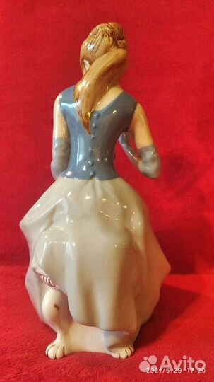 Фарфоровая статуэтка, Royal Dux