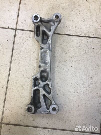 Кронштейн двигателя правый Citroen C3 Picasso EP3