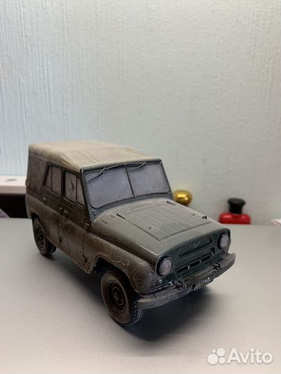 Модель автомобиля УАЗ 469 1/24
