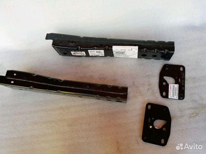 Кронштейны рамы передние Toyota Hilux