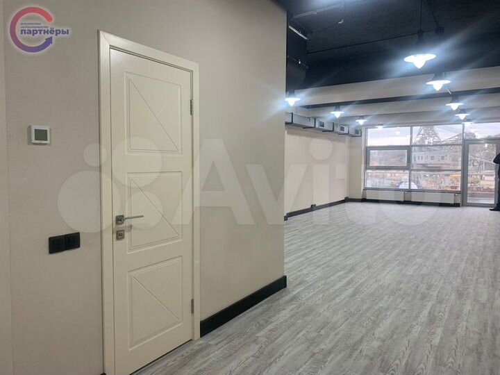 Офис в центре города с парковкой Премиум