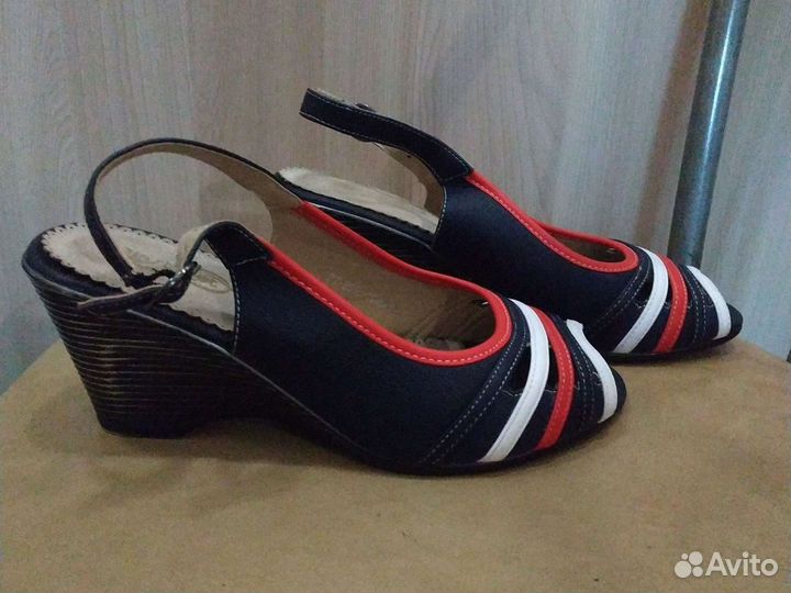 Босоножки женские