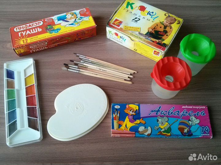 Принадлежности для рисования красками 