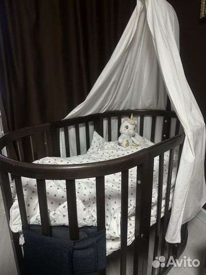 Детская кроватка с маятником круглая