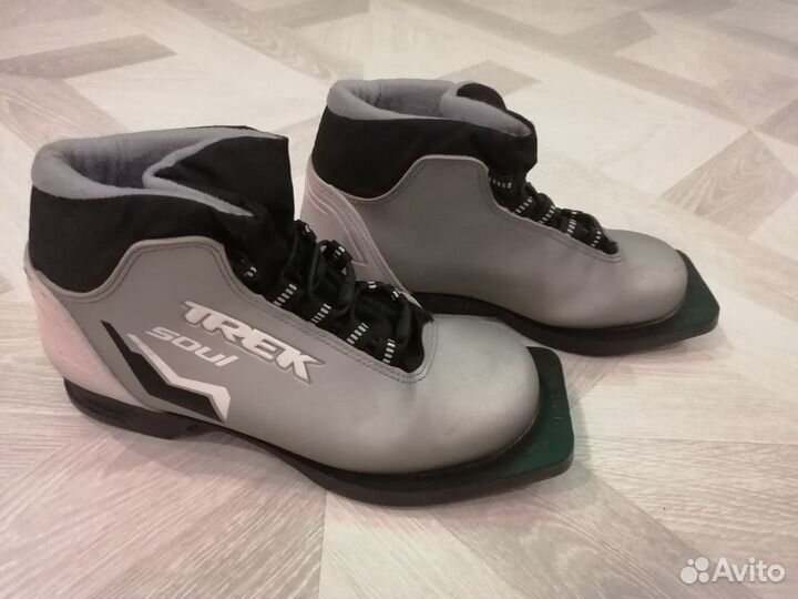 Лыжные ботинки серые