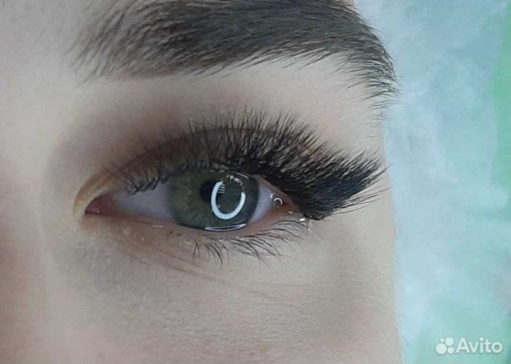 Наращивание ресниц, оформление бровей