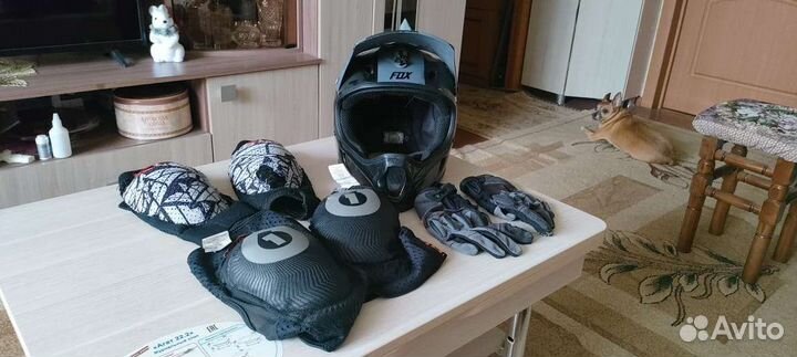 Наколенники, налокотники, перчатки для вело спорта