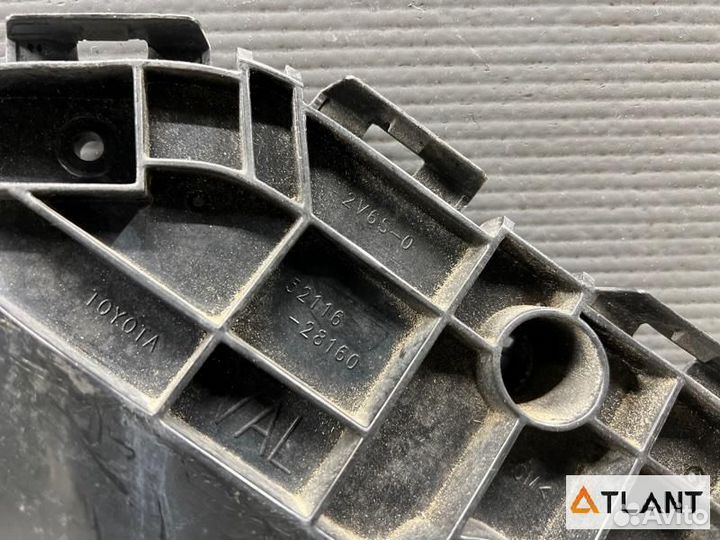 Крепление бампера передняя левая toyota voxy