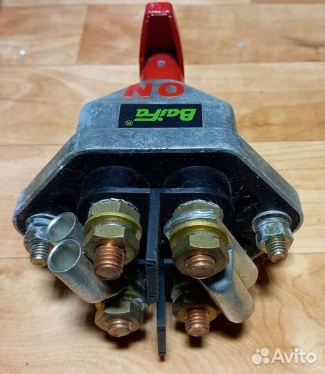 Отключатель тока двухполюсный