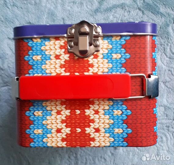 Жестяные банки новогодние для подарка