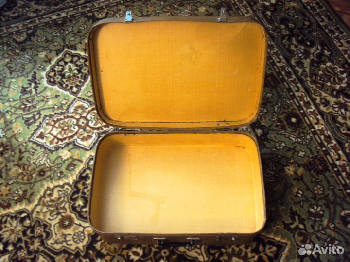 Продаю антикварный чемодан