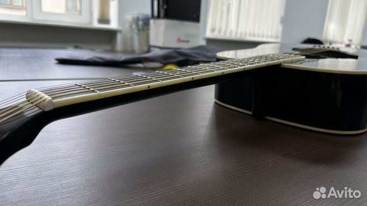 Акустическая гитара