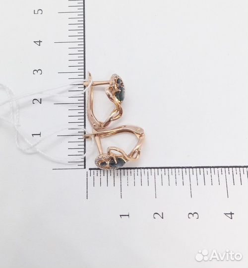 Золотые серьги с бриллиантом