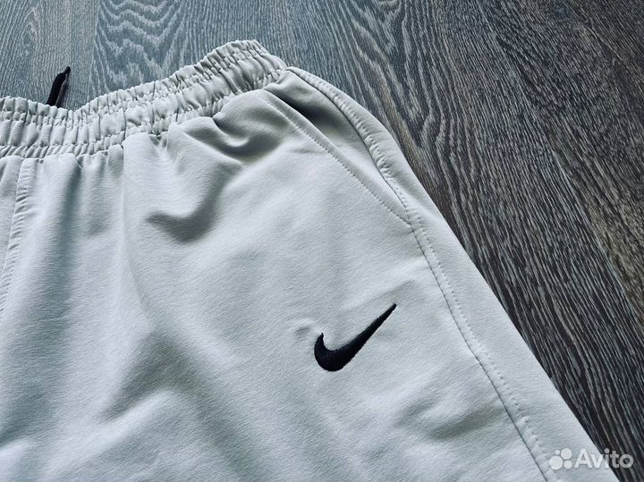 Костюм Nike футболка и шорты 52 и 54 размеры