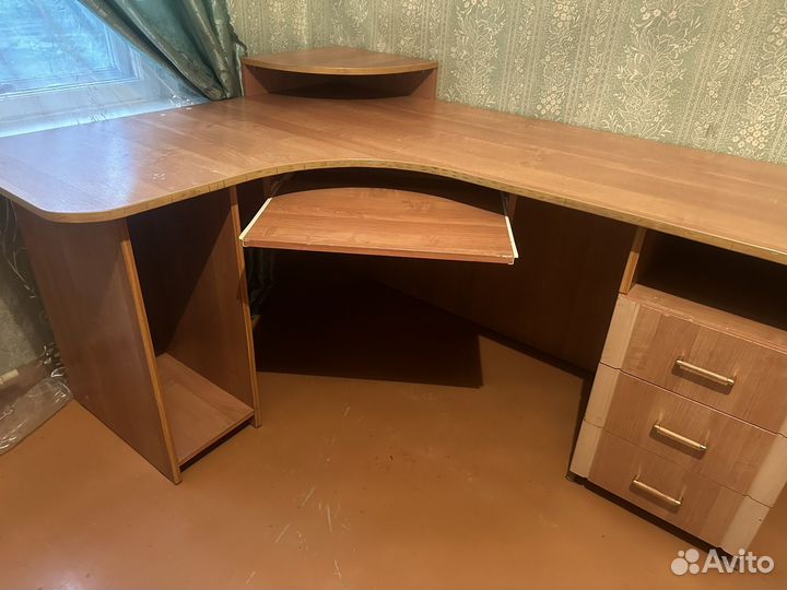 Компьютерный стол