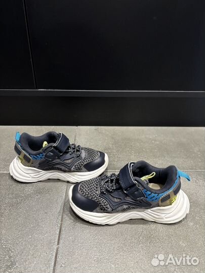 Кроссовки котофей 25