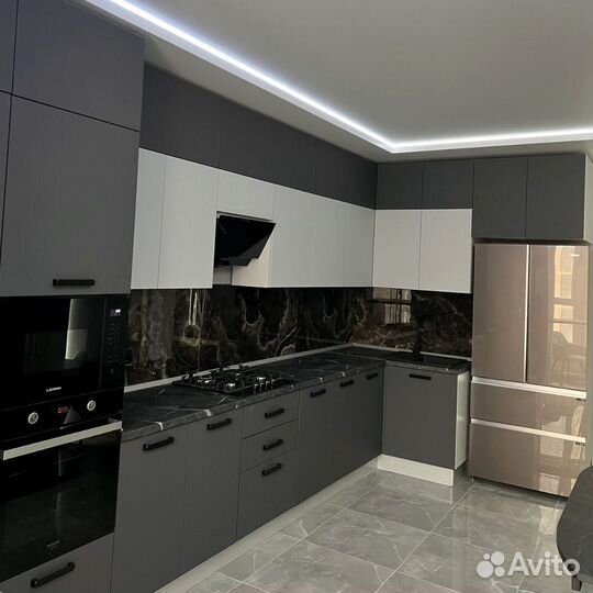 Угловой кухонный гарнитур современный