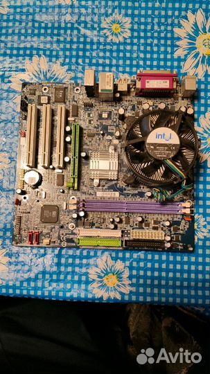 Материнская плата с процессором и куллером
