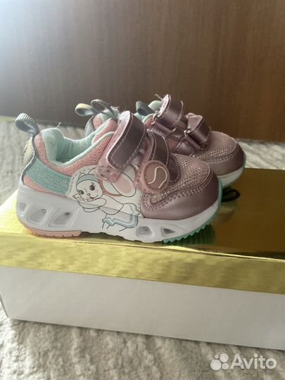 Кроссовки для девочки