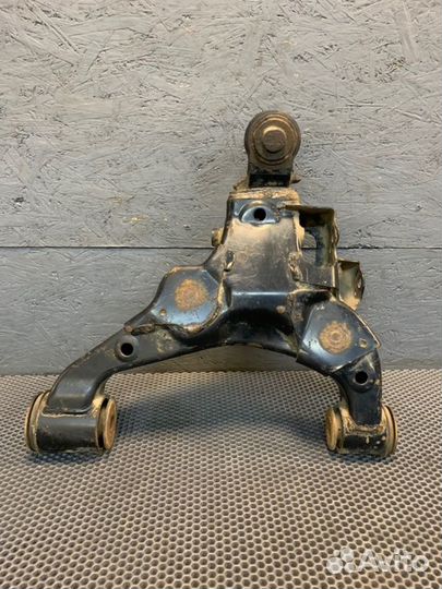 Рычаг подвески нижний передний левый Toyota Land