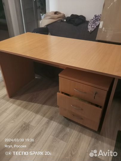 Стол офисный с тумбой