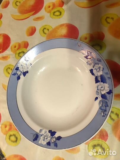 Тарелки и кувшин