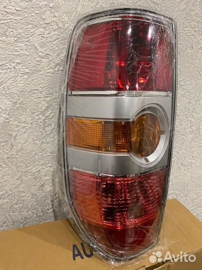 Стоп-сигнал задний левый Mazda Bt-50 UN