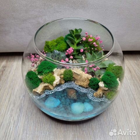 Цветочная композиция с водоемом