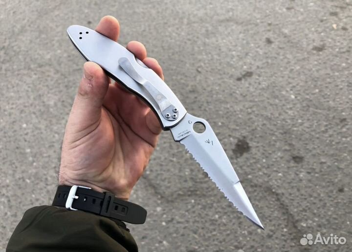 Нож Spyderco Police с серейтором
