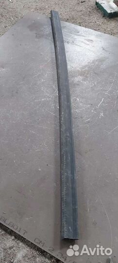 Уплотнитель капота на Audi A5