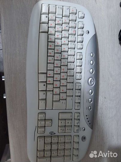 Logitech Клавиатура