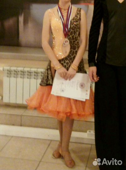 Платье для бальных танцев б/у