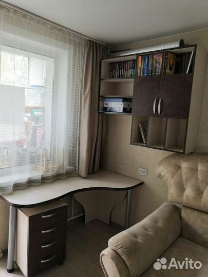 Письменный стол и стеллаж