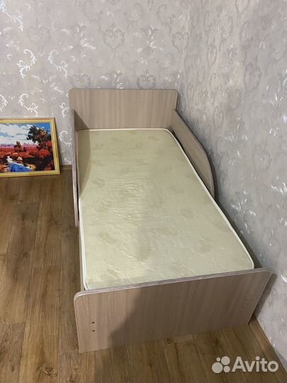 Детская кровать с матрасом