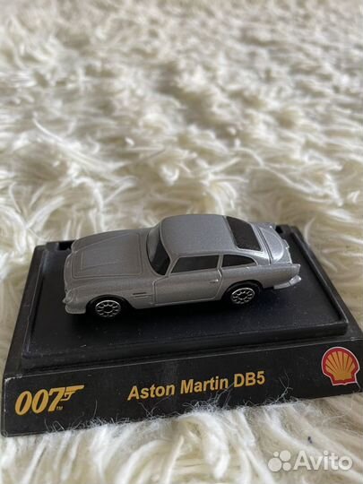 Модель автомобиля Aston Martin DB5
