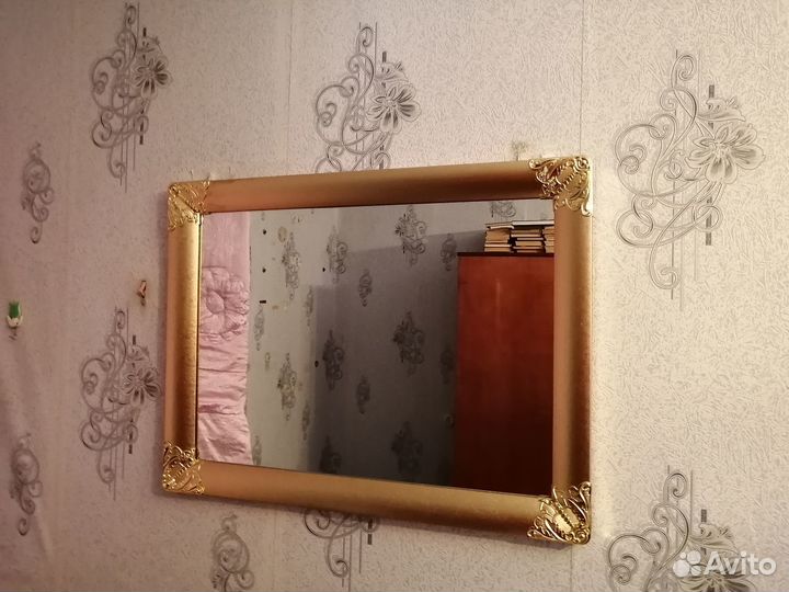 Зеркало настенное в раме