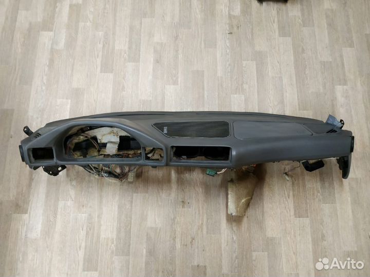 Торпедо BMW 5 Series E34 серого цвета