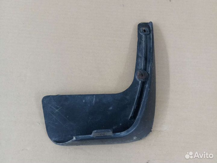 Брызговик задний правый Nissan Tiida