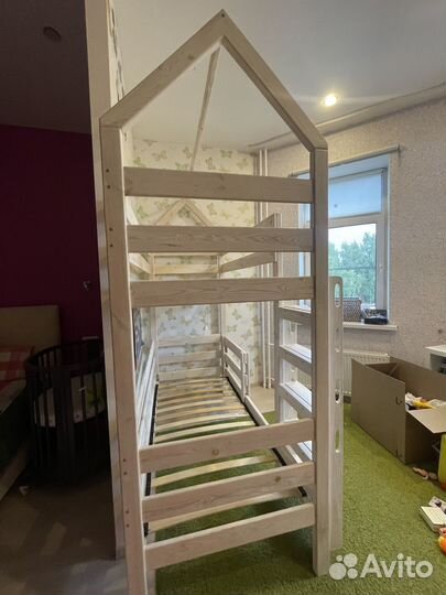 Кровать-домик двухьярусная