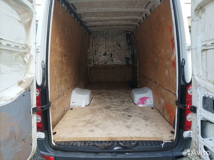 Volkswagen Crafter цельнометаллический, 2016