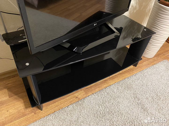 Стеклянная тумба под тв