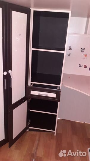 Детская кровать чердак, со столом и шкафом