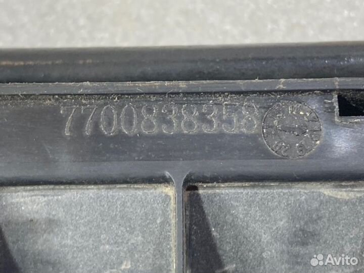 Решетка вентиляционная задняя правая Renault Logan